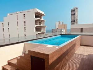 a swimming pool on the roof of a building at Dept Nuevo 4pers- Alberca- 3 cdr Playa in Boca del Río