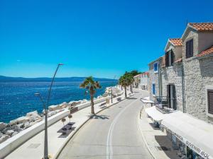 a street in a town next to the water at Seaside Apartments Bol in Bol