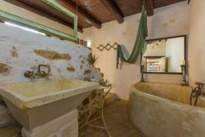 A bathroom at Dotira