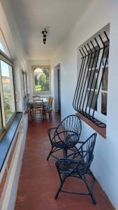 a living room with two chairs and a table at Villa Macoran 2 étoiles in Saint-Aygulf