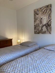 A bed or beds in a room at Belle maison sur la Voie Verte, Mâcon-Cluny, 6 personnes