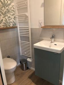 Koupelna v ubytování Studio maisonnette Caudan
