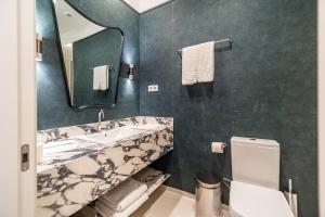 Koupelna v ubytování Apartamentos Soho Boutique Hoy No Me Puedo Levantar