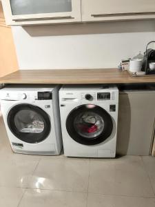a washer and a washing machine in a kitchen at Maison de 4 chambres avec jardin clos et wifi a Drancy in Drancy