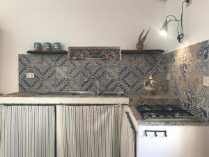 Kuchyň nebo kuchyňský kout v ubytování Casa Favignana