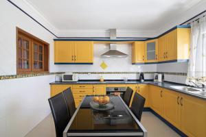 Kuchyň nebo kuchyňský kout v ubytování Apartment Paradise T2 - Fuseta