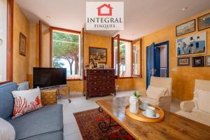 a living room with a couch and a table at Sal de Mar - Casa La Fosca in Palamós