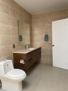 a bathroom with a toilet and a sink at Casa Samu in Tequila