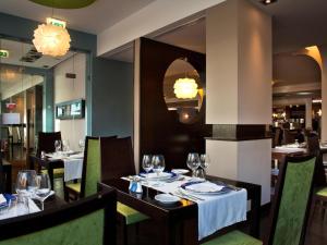 Um restaurante ou outro lugar para comer em Jupiter Algarve Hotel