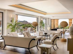 Гостиная зона в Cape Sounio, A Grecotel Resort to Live