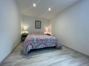 Ένα ή περισσότερα κρεβάτια σε δωμάτιο στο Maison du circuit - Hunaudières