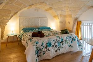 A bed or beds in a room at Seasons Home San Foca