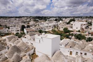 Nespecifikovaný výhled na destinaci Alberobello nebo výhled na město při pohledu z penzionu + 31 fotografií