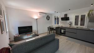 a living room with a couch and a kitchen at Casa Rosabianca in Venice-Lido
