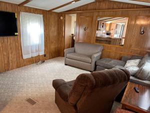 Gallery image of Colossians - Living in a world that is not home in Dale +1 photo
