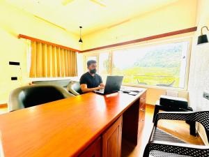 Istumisnurk majutusasutuses Forestscape Resort Munnar