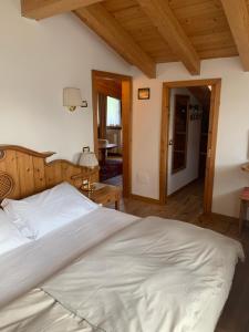 a bedroom with a large white bed in a room at Hotel Lorenzetti in Madonna di Campiglio