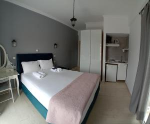 Letto o letti in una camera di Studios Spiros Parga
