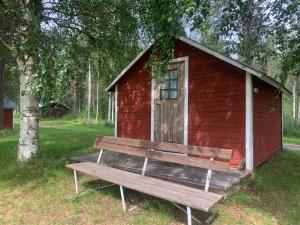 Zahrada ubytování Fällfors Camping NSR Camp and Lodge + 9 fotografií