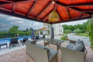 Basen w obiekcie Villa Aqua lub w pobliżu