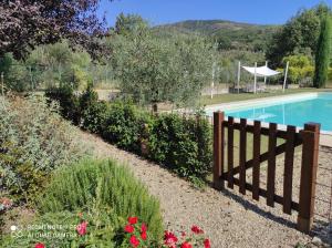 Bazén v ubytování Casa Macinarino APPARTAMENTO 14 con piscina nebo v jeho okolí