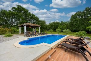 Basen w obiekcie Villa Aqua lub w pobliżu