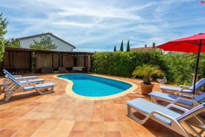 Basen w obiekcie Apartments Villa Temer lub w pobliżu