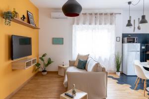 Una televisión o centro de entretenimiento en G&G Green Garden - Appartamento con Ampio Terrazzo esterno By followgreenhouserome