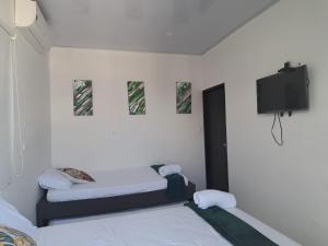 Postel nebo postele na pokoji v ubytování Aloha Beach SAI