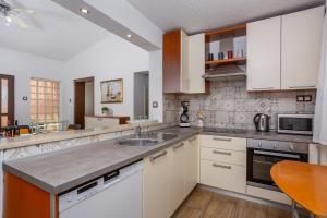 Kuchnia lub aneks kuchenny w obiekcie Apartments Villa Temer