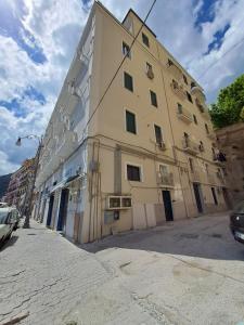 a large building on the side of a street at ti Porto al Centro Unforgettable Moments in Salerno