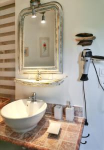 a bathroom with a sink and a mirror at Villa de 5 chambres avec piscine privee jardin amenage et wifi a Bedarrides in Bédarrides