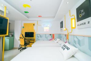 Ein Bett oder Betten in einem Zimmer der Unterkunft Hotel Magic Games 4