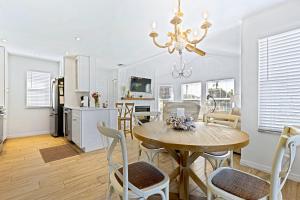a kitchen and dining room with a table and chairs at Beachside Elegance: Pool Spa Luxury Retreat Sun Beach Club 888 in Edgewater