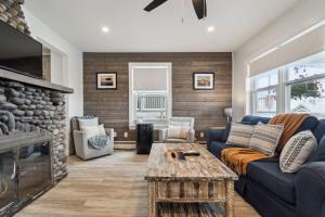 Χώρος καθιστικού στο The Porch Ocean Views Newly Renovated +57 φωτογραφίες