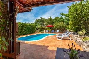Basen w obiekcie Apartments Villa Temer lub w pobliżu