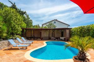 Basen w obiekcie Apartments Villa Temer lub w pobliżu