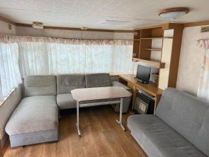 SummerCamp Domki Holenderskie Centrum Mielno 200m do Morza的休息区
