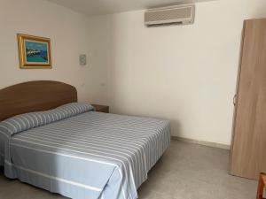 Hotel Ponte tesisinde bir odada yatak veya yataklar