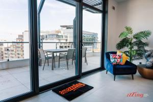 Ban công/sân hiên tại Elegance & Excitement Luxury Downtown Escape