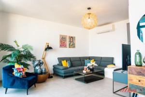 Khu vực ghế ngồi tại Elegance & Excitement Luxury Downtown Escape