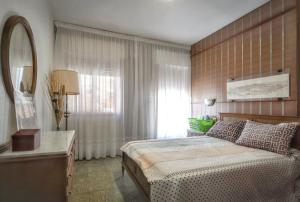Säng eller sängar i ett rum på 3 bedrooms villa with private pool furnished terrace and wifi at Vitigudino