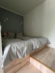 Postel nebo postele na pokoji v ubytování Mugavustega korter pargi serval