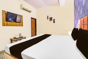 Ένα ή περισσότερα κρεβάτια σε δωμάτιο στο OYO Hotel Honey Inn