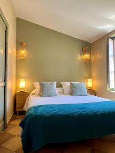 Colomba Hôtel Centre-Ville Historique客房内的一张或多张床位
