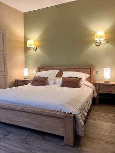 Colomba Hôtel Centre-Ville Historique客房内的一张或多张床位