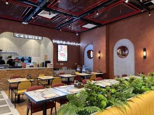 Restaurace v ubytování Căn Hộ Studio Đẹp, Đầy Đủ Tiện Nghi, Gym, Bể Bơi, Hồ Đi Bộ, Sân Tập Thể Thao