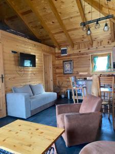 a living room with a couch and a table at Kuća za odmor Pavliški raj in Banoštor