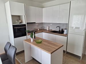 A kitchen or kitchenette at Apartment 3M