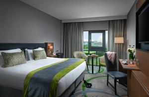 Cama ou camas em um quarto em Carlton Hotel Dublin Airport
